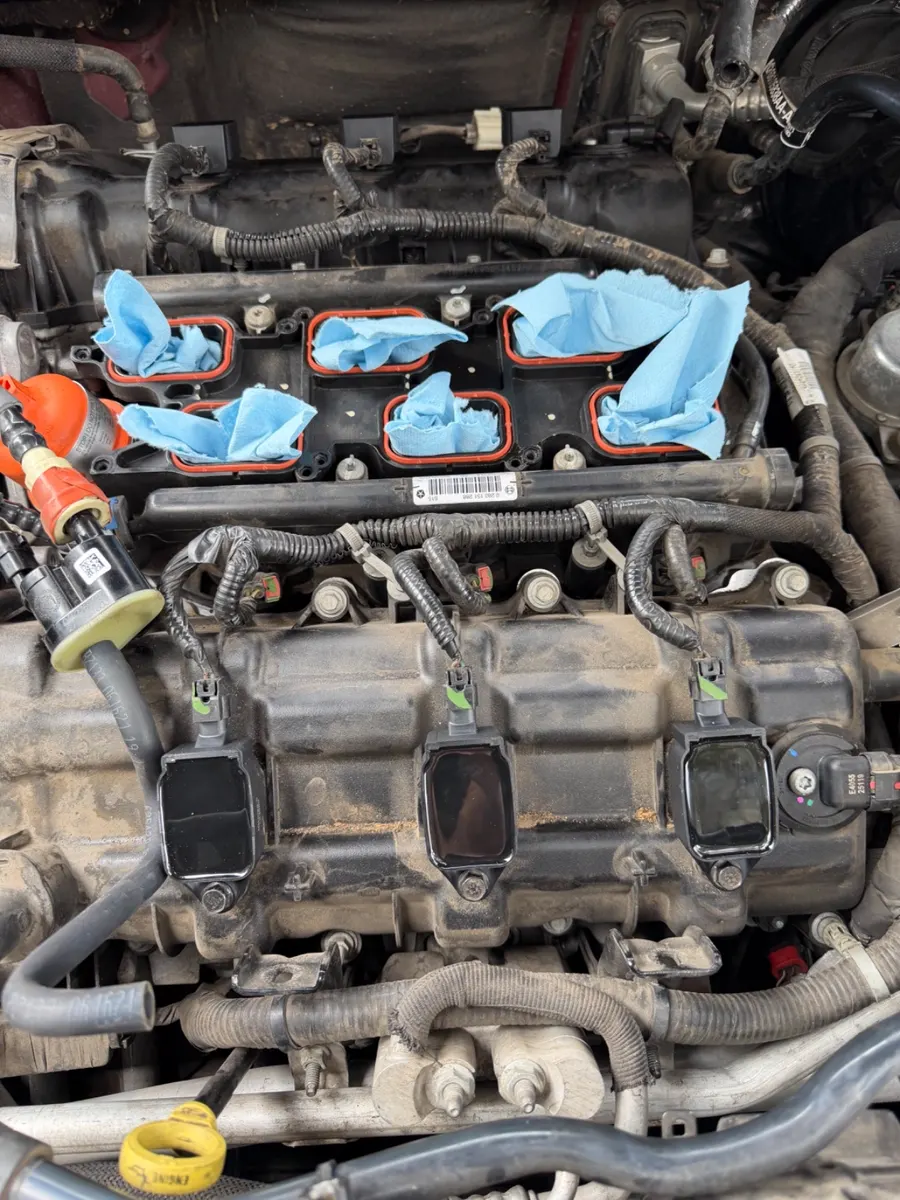 Upper intake plenum removed, ports covered