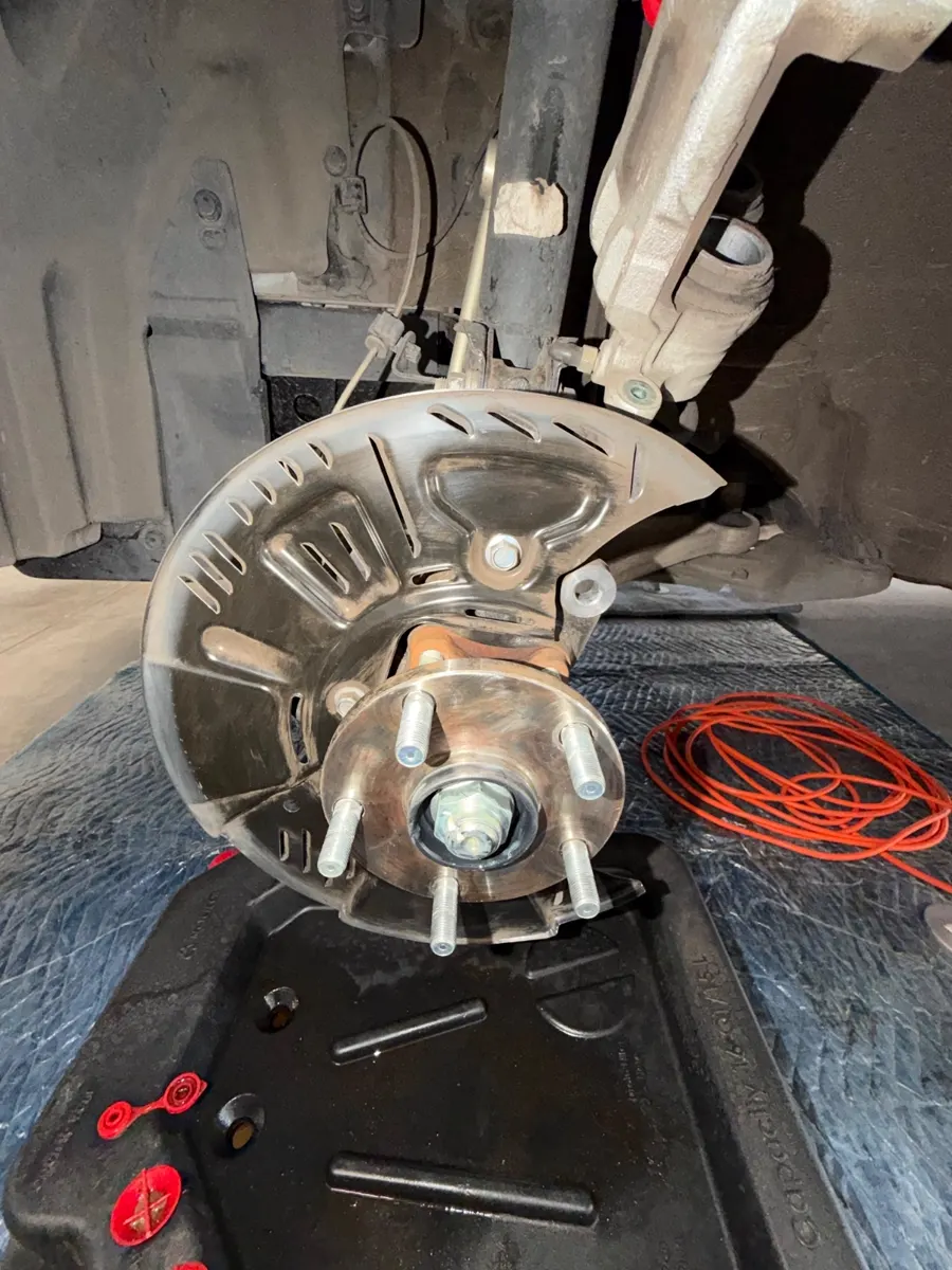 Hub and dust shield with the old rotor off